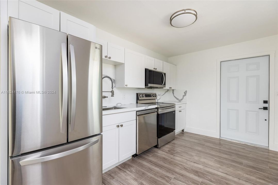 Recently Sold: $549,900 (2 beds, 2 baths, 783 Square Feet)