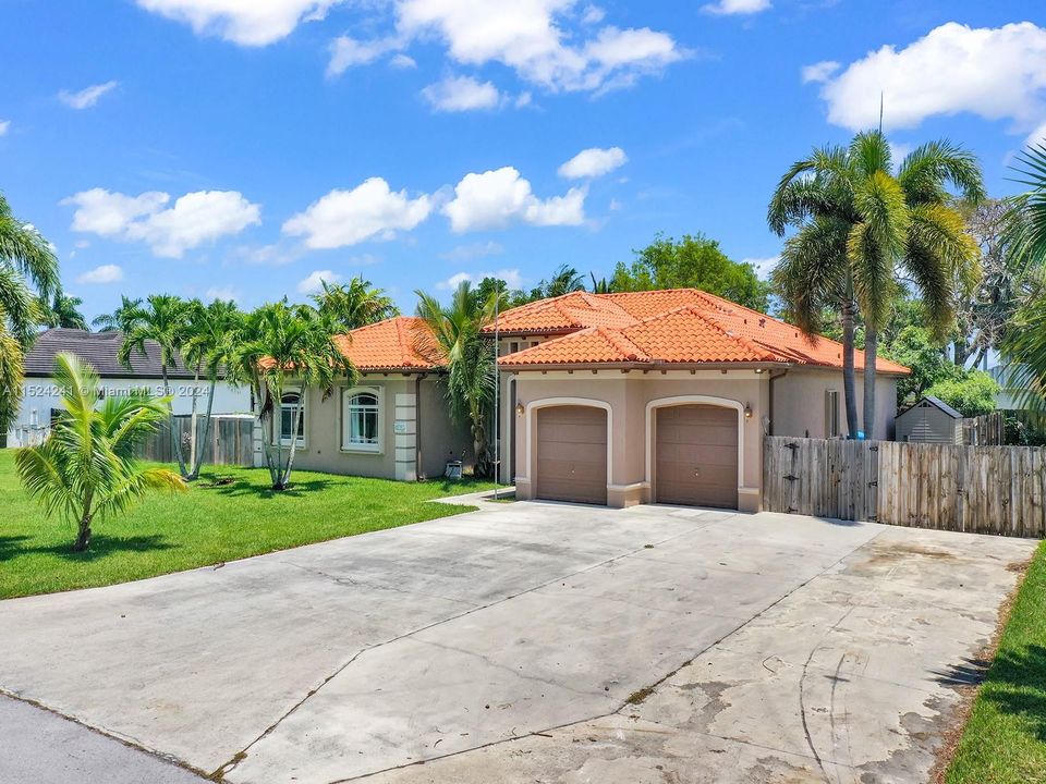 Recently Sold: $790,000 (5 beds, 4 baths, 2884 Square Feet)