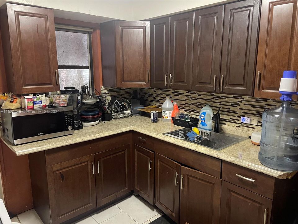 最近售出: $389,999 (2 贝兹, 1 浴室, 910 平方英尺)