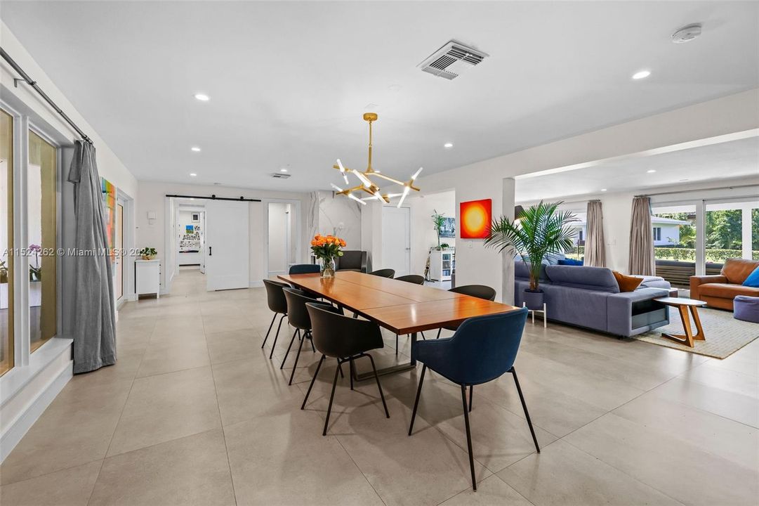 Recently Sold: $2,900,000 (5 beds, 5 baths, 3412 Square Feet)