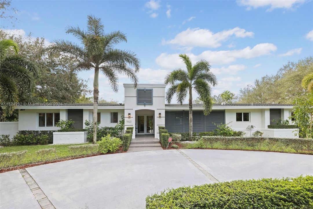 Recently Sold: $2,900,000 (5 beds, 5 baths, 3412 Square Feet)