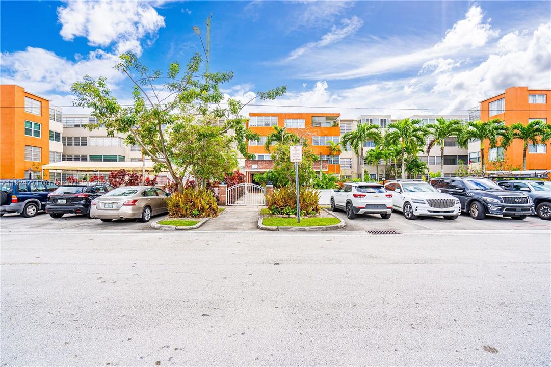Recently Sold: $190,000 (1 beds, 1 baths, 742 Square Feet)