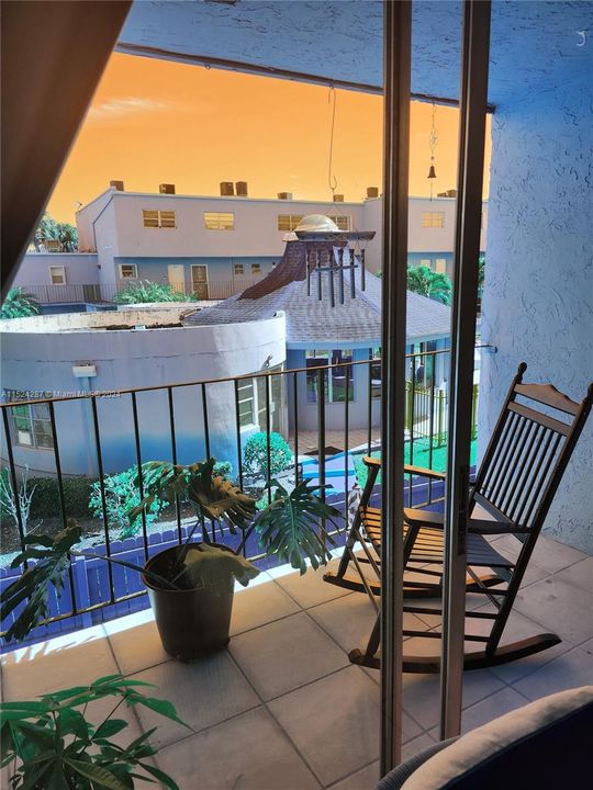 Recently Sold: $325,000 (2 beds, 2 baths, 1045 Square Feet)