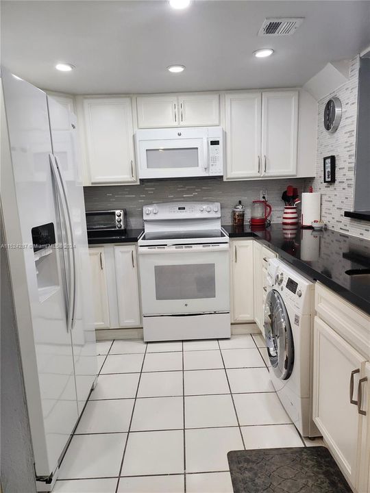 Recently Sold: $325,000 (2 beds, 2 baths, 1045 Square Feet)