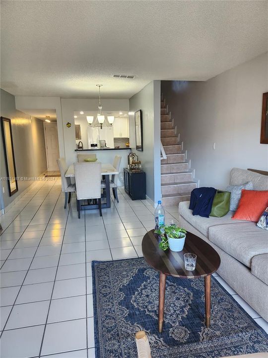 Recently Sold: $325,000 (2 beds, 2 baths, 1045 Square Feet)