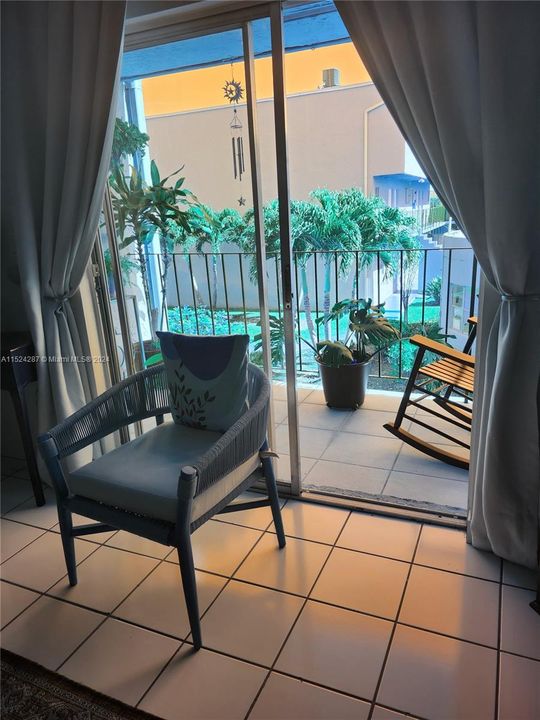 Recently Sold: $325,000 (2 beds, 2 baths, 1045 Square Feet)