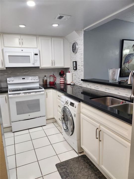 Recently Sold: $325,000 (2 beds, 2 baths, 1045 Square Feet)