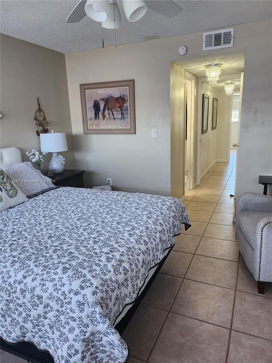 Recently Sold: $325,000 (2 beds, 2 baths, 1045 Square Feet)