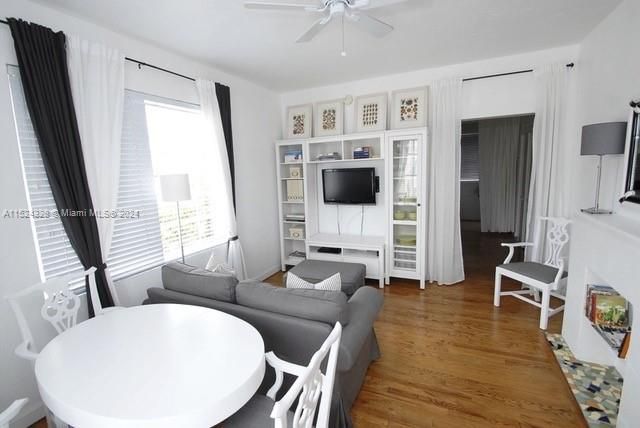 Active With Contract: $225,000 (1 beds, 1 baths, 446 Square Feet)