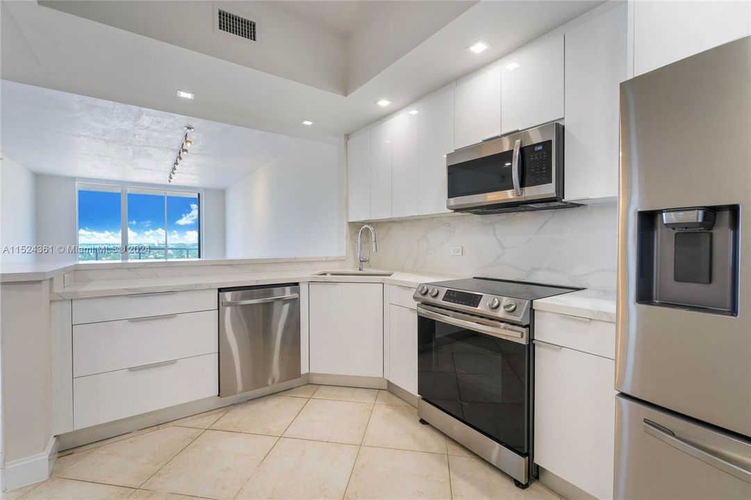 For Sale: $575,000 (1 beds, 1 baths, 1150 Square Feet)