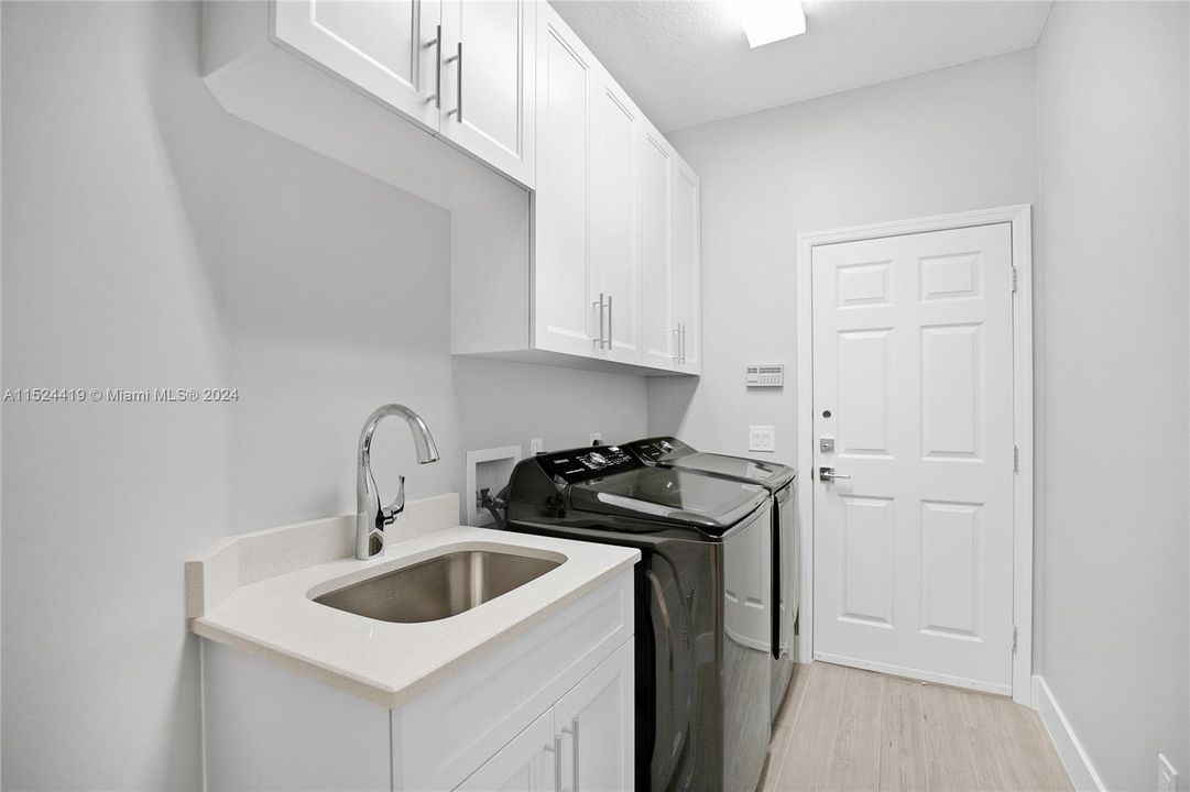 Recently Rented: $3,700 (3 beds, 2 baths, 1793 Square Feet)