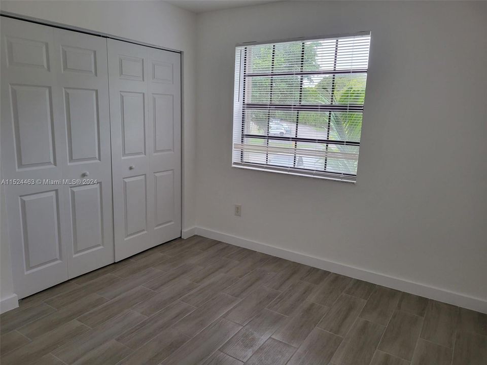 Active With Contract: $1,950 (2 beds, 1 baths, 863 Square Feet)