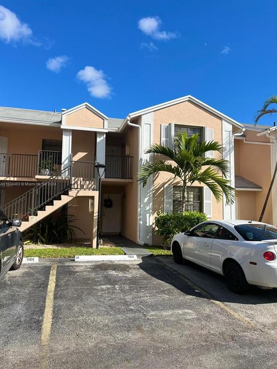 Active With Contract: $1,950 (2 beds, 1 baths, 863 Square Feet)