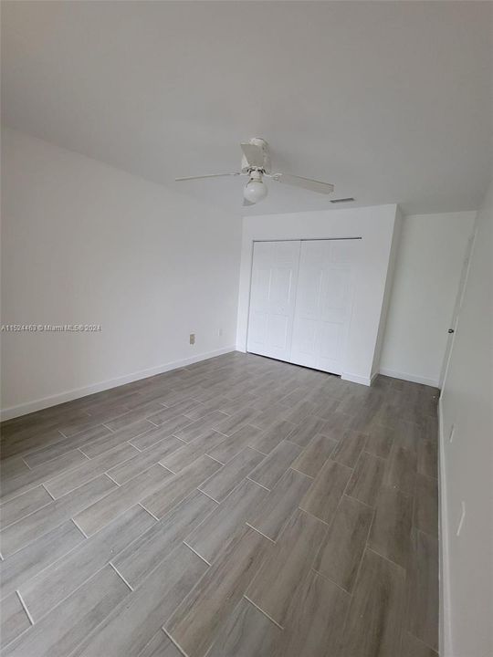 Active With Contract: $1,950 (2 beds, 1 baths, 863 Square Feet)