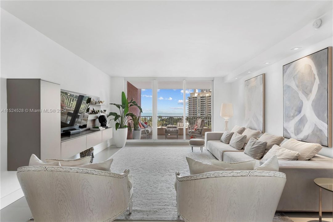 Recently Sold: $3,190,000 (3 beds, 3 baths, 2100 Square Feet)