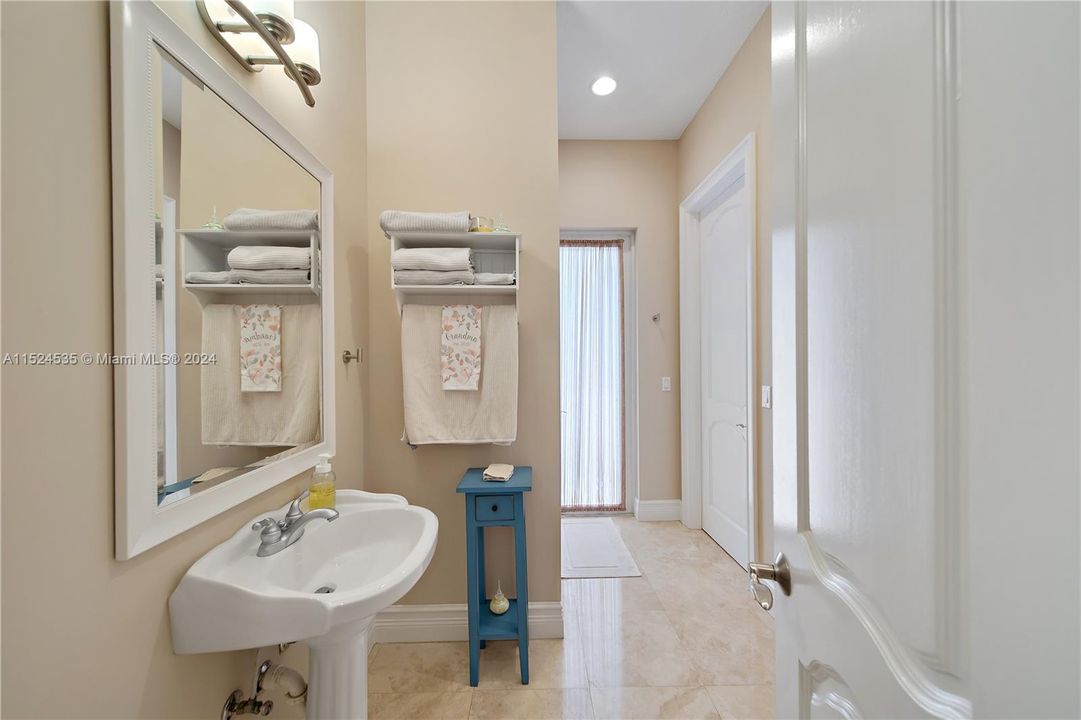 Недавно арендовано: $7,500 (5 спален, 3 ванн, 2410 Квадратных фут)