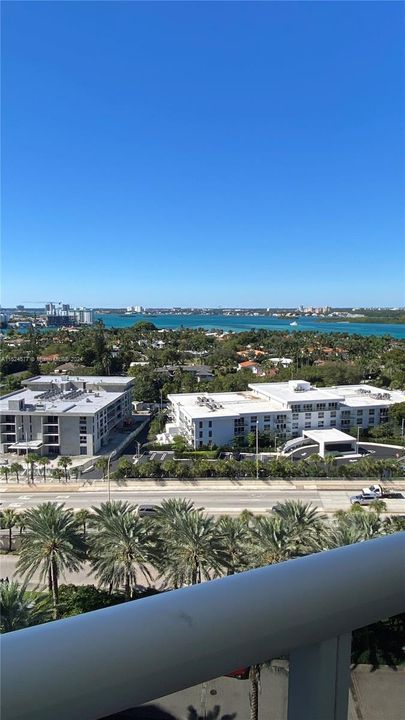 Active With Contract: $895,000 (1 beds, 1 baths, 896 Square Feet)