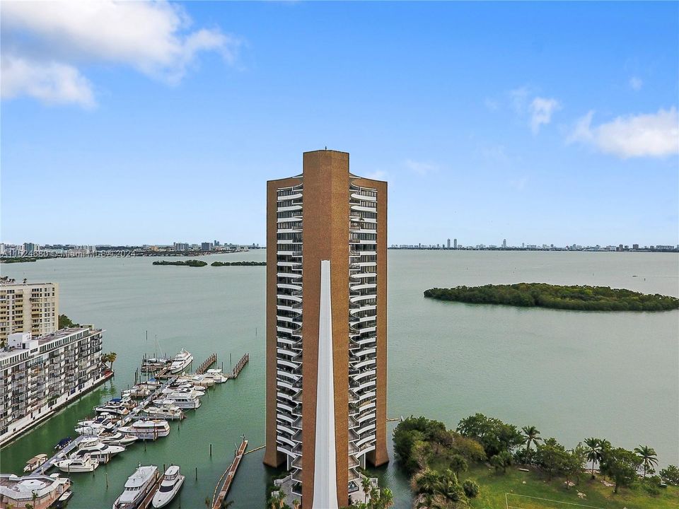 Recently Rented: $5,200 (2 beds, 2 baths, 2957 Square Feet)