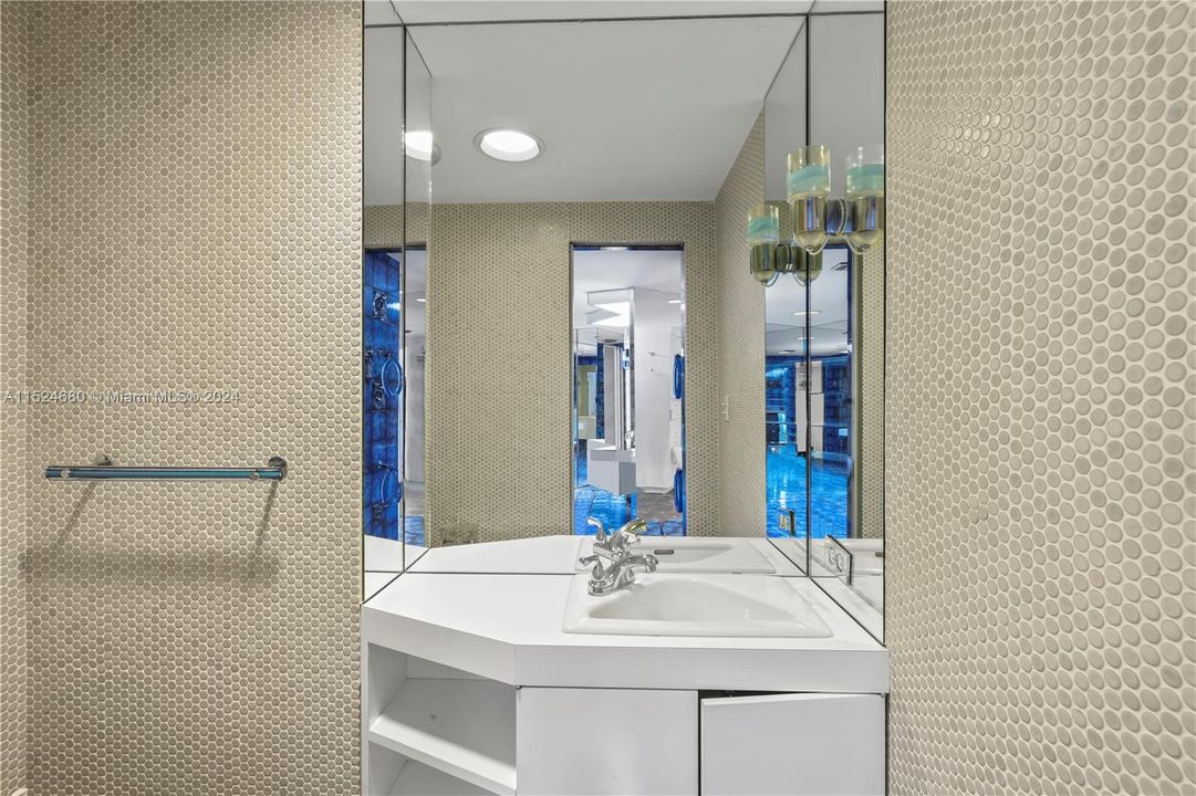 Recently Rented: $5,200 (2 beds, 2 baths, 2957 Square Feet)