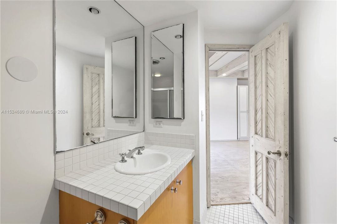 Recently Rented: $5,200 (2 beds, 2 baths, 2957 Square Feet)