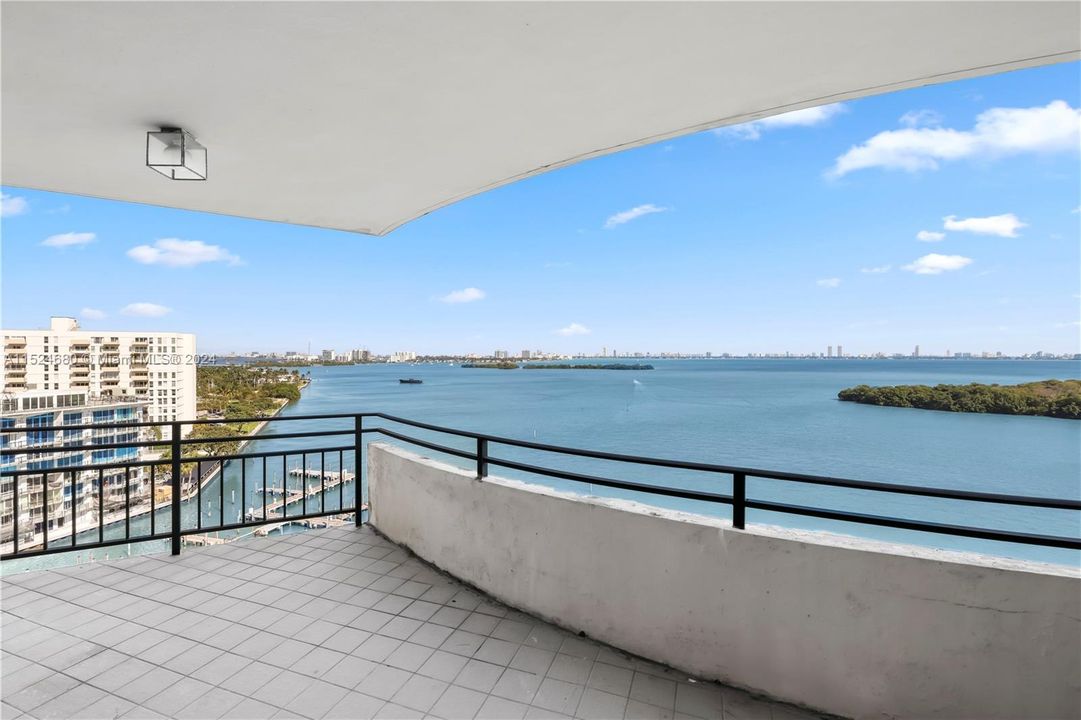 Recently Rented: $5,200 (2 beds, 2 baths, 2957 Square Feet)