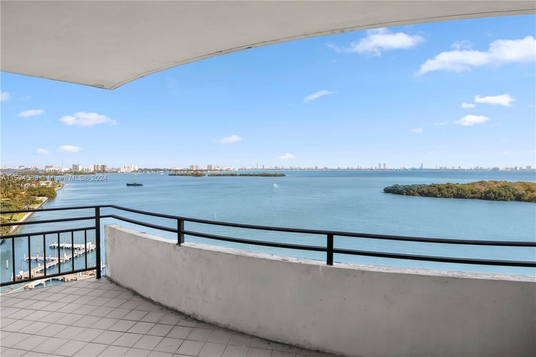 Recently Rented: $5,200 (2 beds, 2 baths, 2957 Square Feet)