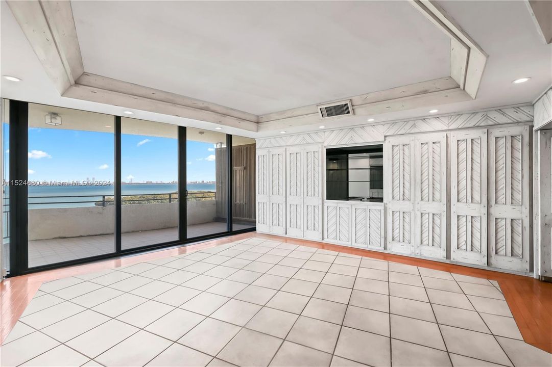 Recently Rented: $5,200 (2 beds, 2 baths, 2957 Square Feet)