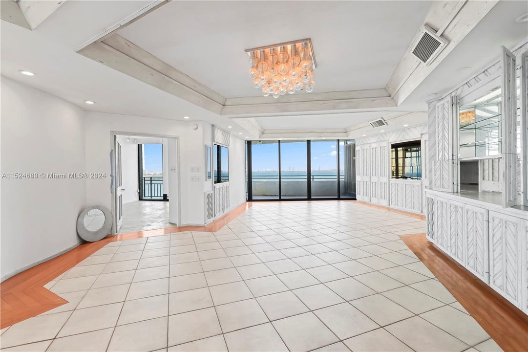 Recently Rented: $5,200 (2 beds, 2 baths, 2957 Square Feet)