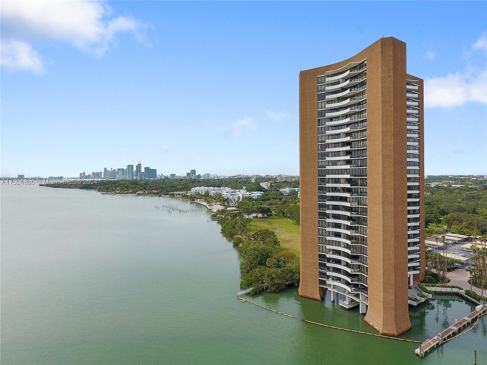 Recently Rented: $5,200 (2 beds, 2 baths, 2957 Square Feet)