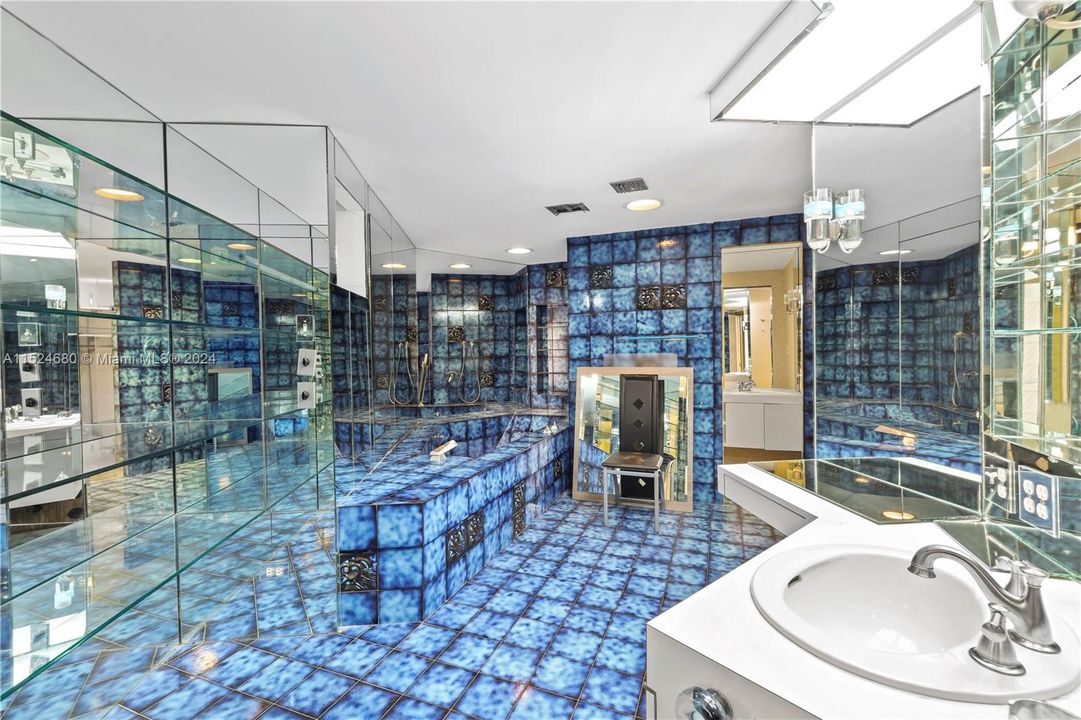 Recently Rented: $5,200 (2 beds, 2 baths, 2957 Square Feet)