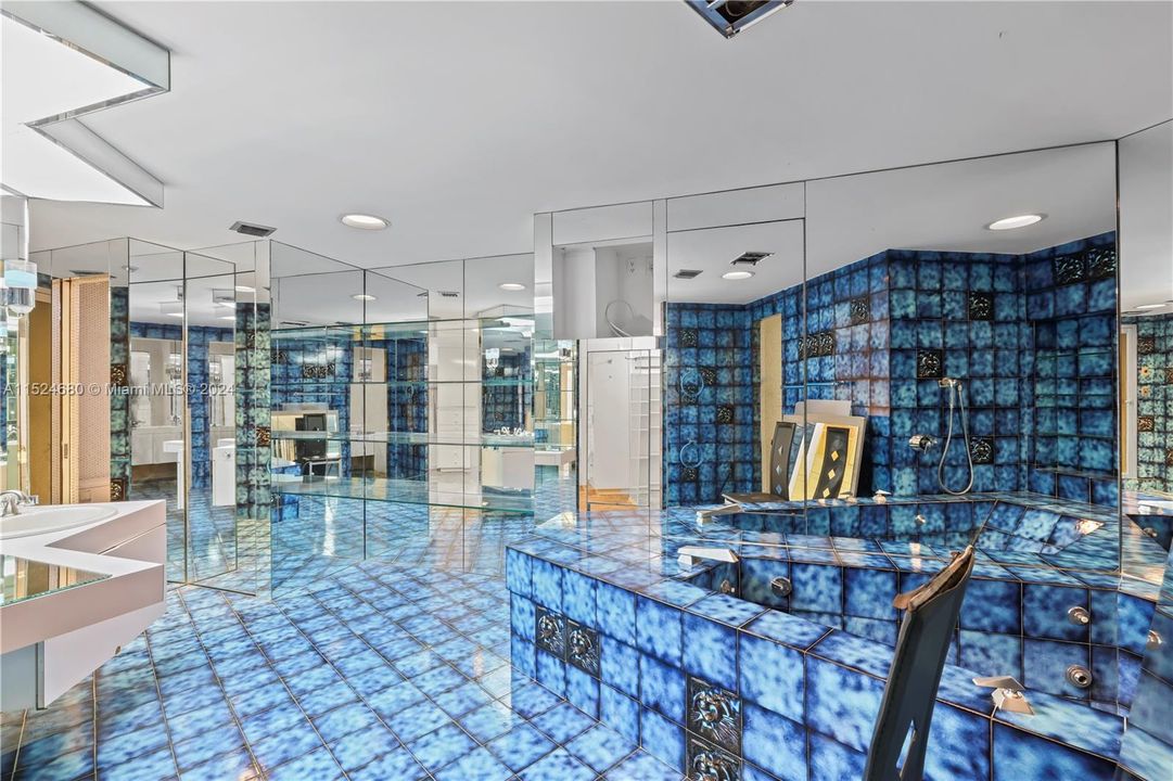 Recently Rented: $5,200 (2 beds, 2 baths, 2957 Square Feet)