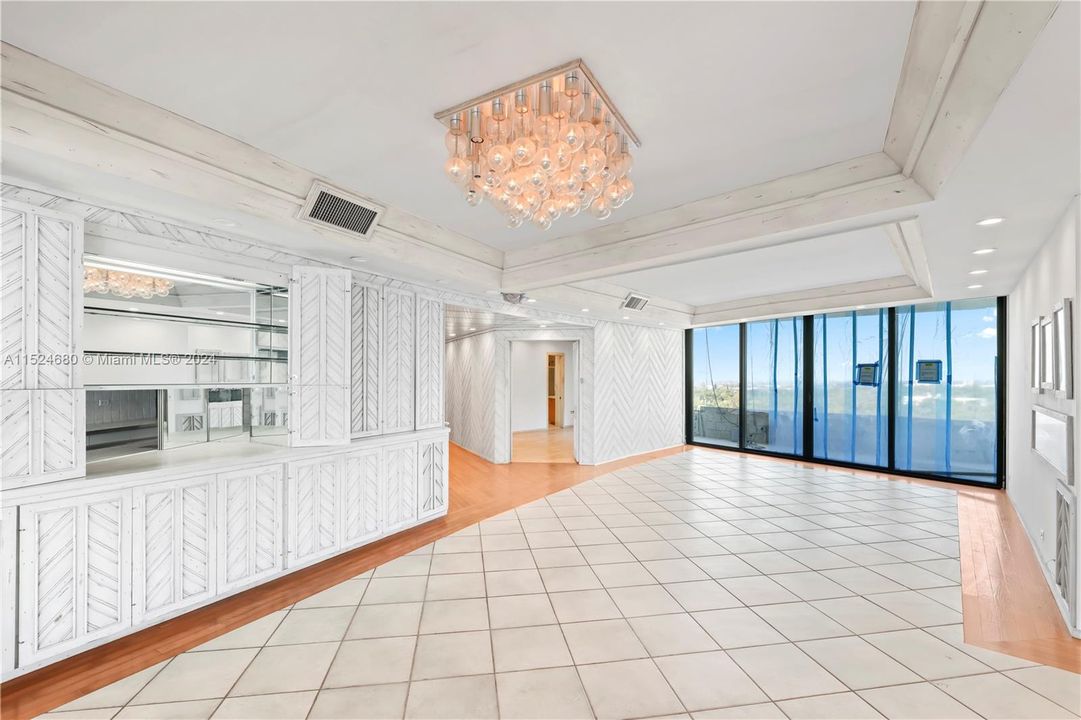 Recently Rented: $5,200 (2 beds, 2 baths, 2957 Square Feet)