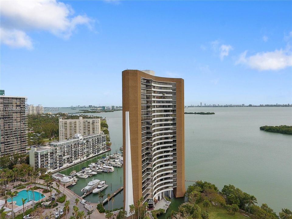 Recently Rented: $5,200 (2 beds, 2 baths, 2957 Square Feet)