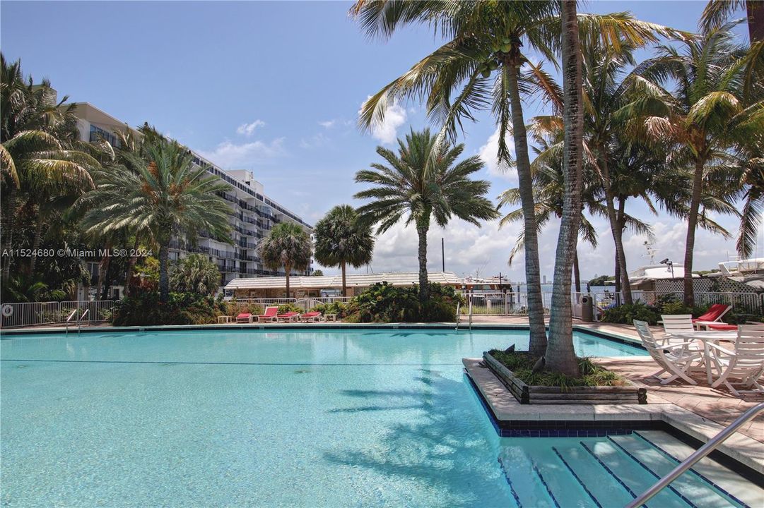 Recently Rented: $5,200 (2 beds, 2 baths, 2957 Square Feet)