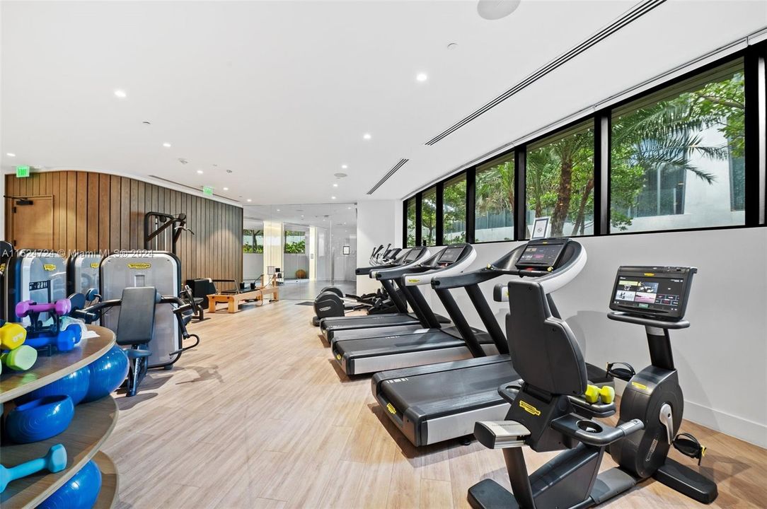 Recently Rented: $23,500 (3 beds, 3 baths, 2532 Square Feet)