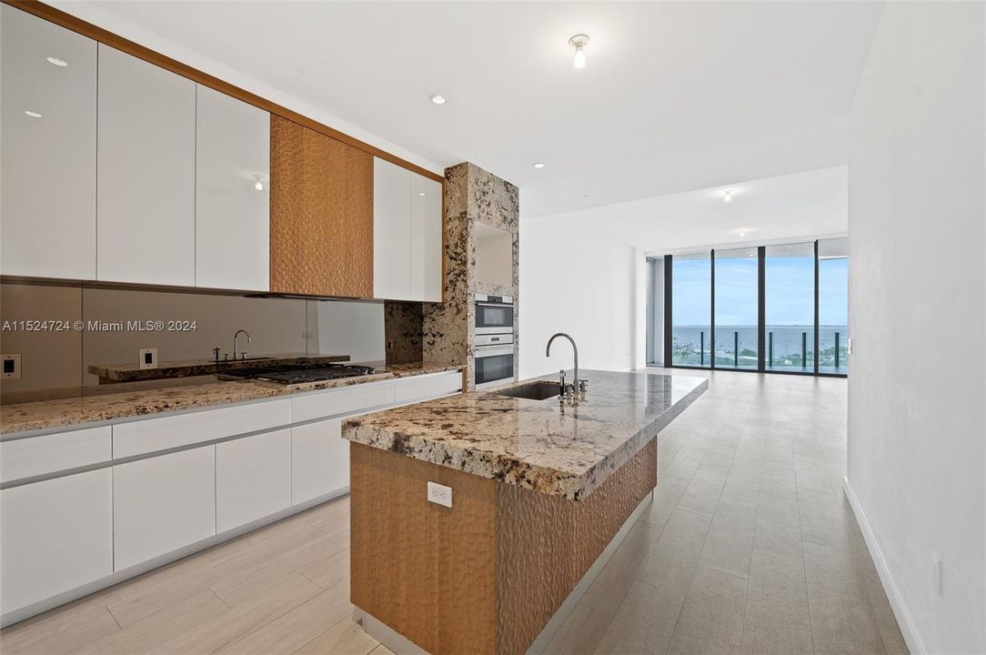 Recently Rented: $23,500 (3 beds, 3 baths, 2532 Square Feet)