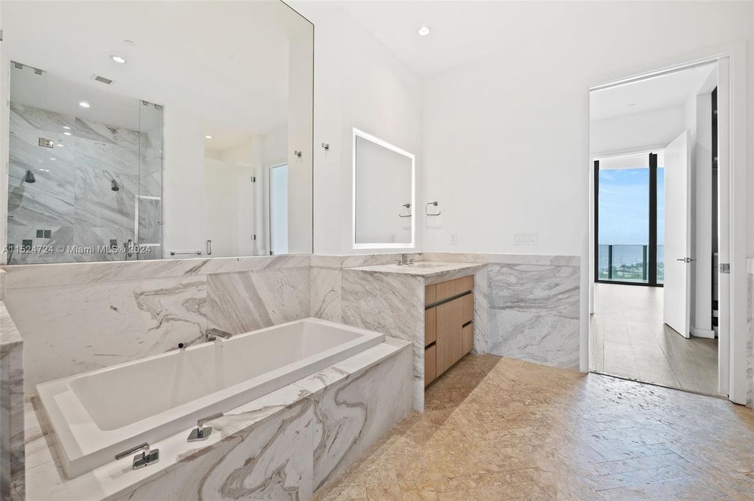 Recently Rented: $23,500 (3 beds, 3 baths, 2532 Square Feet)