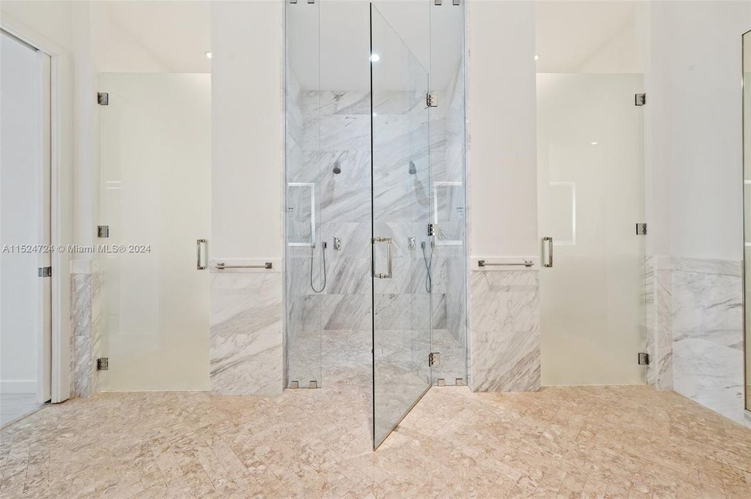 Recently Rented: $23,500 (3 beds, 3 baths, 2532 Square Feet)