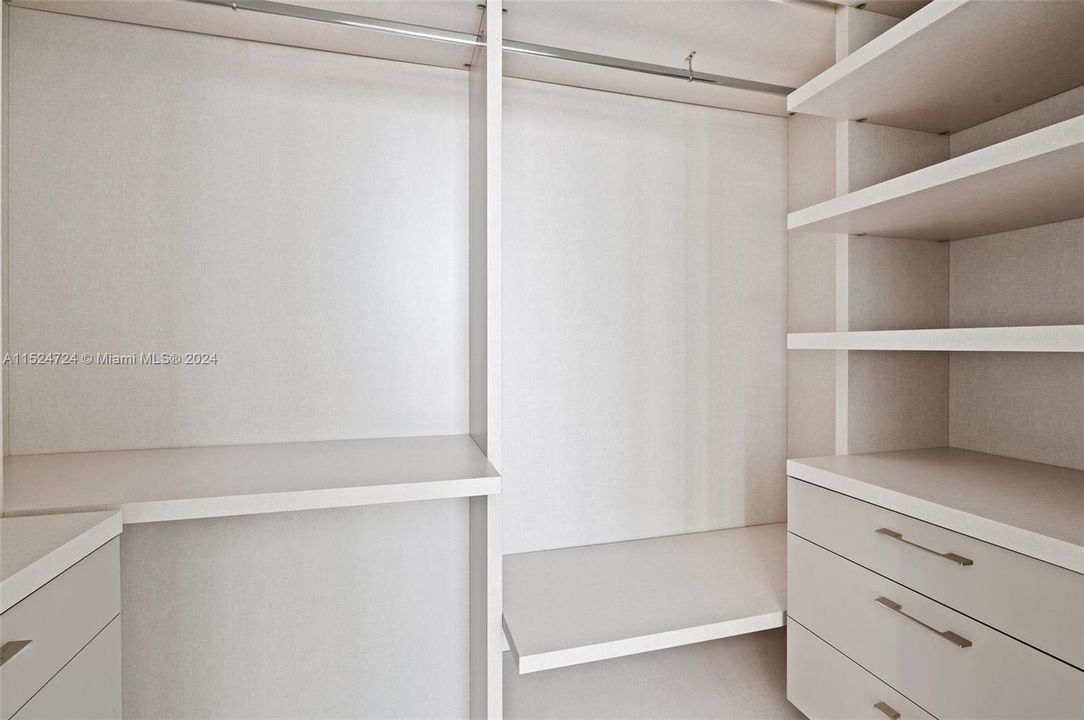 Recently Rented: $23,500 (3 beds, 3 baths, 2532 Square Feet)