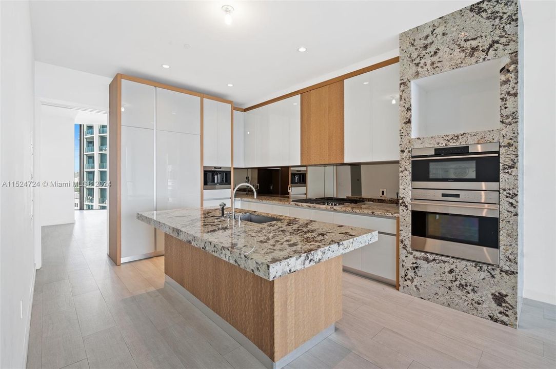 Recently Rented: $23,500 (3 beds, 3 baths, 2532 Square Feet)