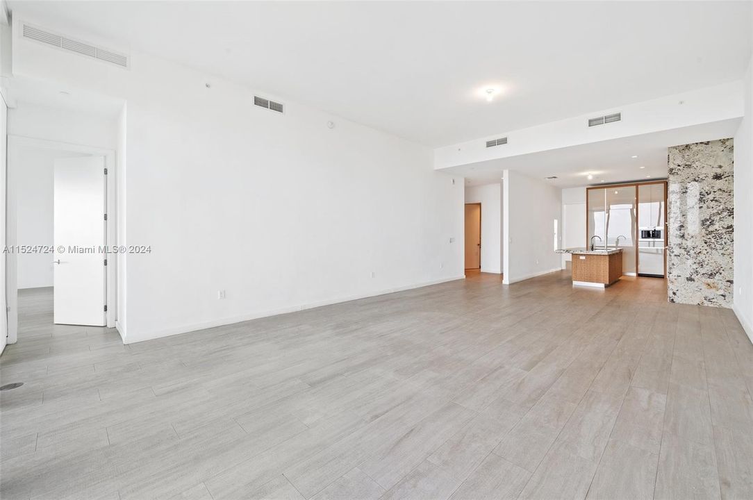 Recently Rented: $23,500 (3 beds, 3 baths, 2532 Square Feet)