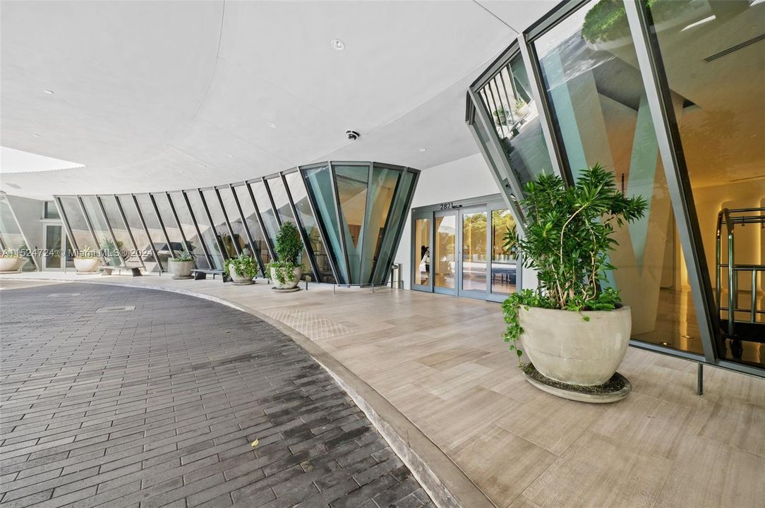 Recently Rented: $23,500 (3 beds, 3 baths, 2532 Square Feet)