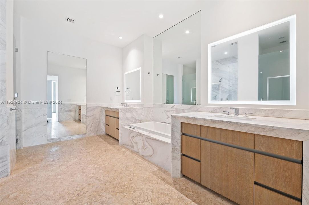 Recently Rented: $23,500 (3 beds, 3 baths, 2532 Square Feet)