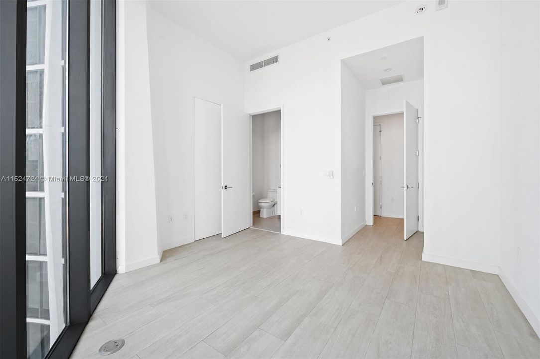 Recently Rented: $23,500 (3 beds, 3 baths, 2532 Square Feet)