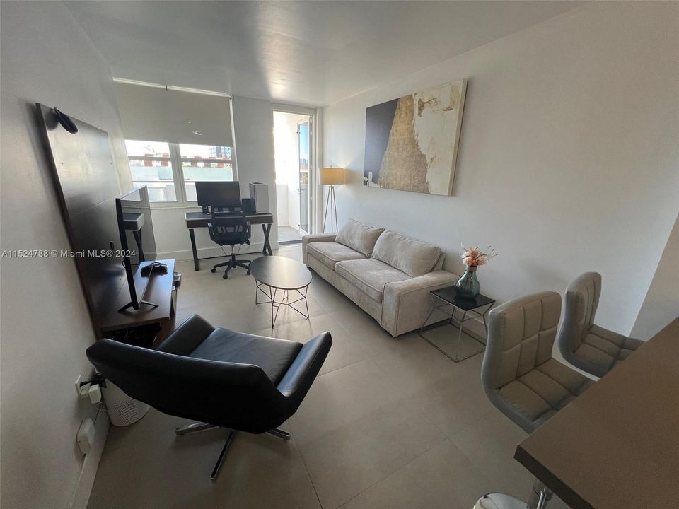 Active With Contract: $385,000 (1 beds, 1 baths, 525 Square Feet)