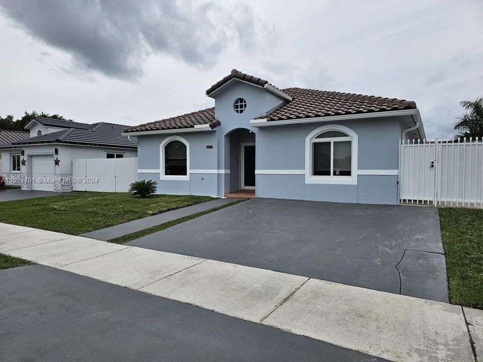 最近租的: $3,600 (3 贝兹, 2 浴室, 1539 平方英尺)