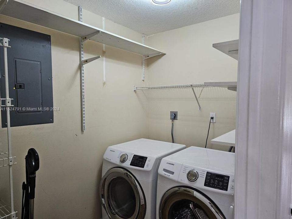 最近租的: $3,600 (3 贝兹, 2 浴室, 1539 平方英尺)