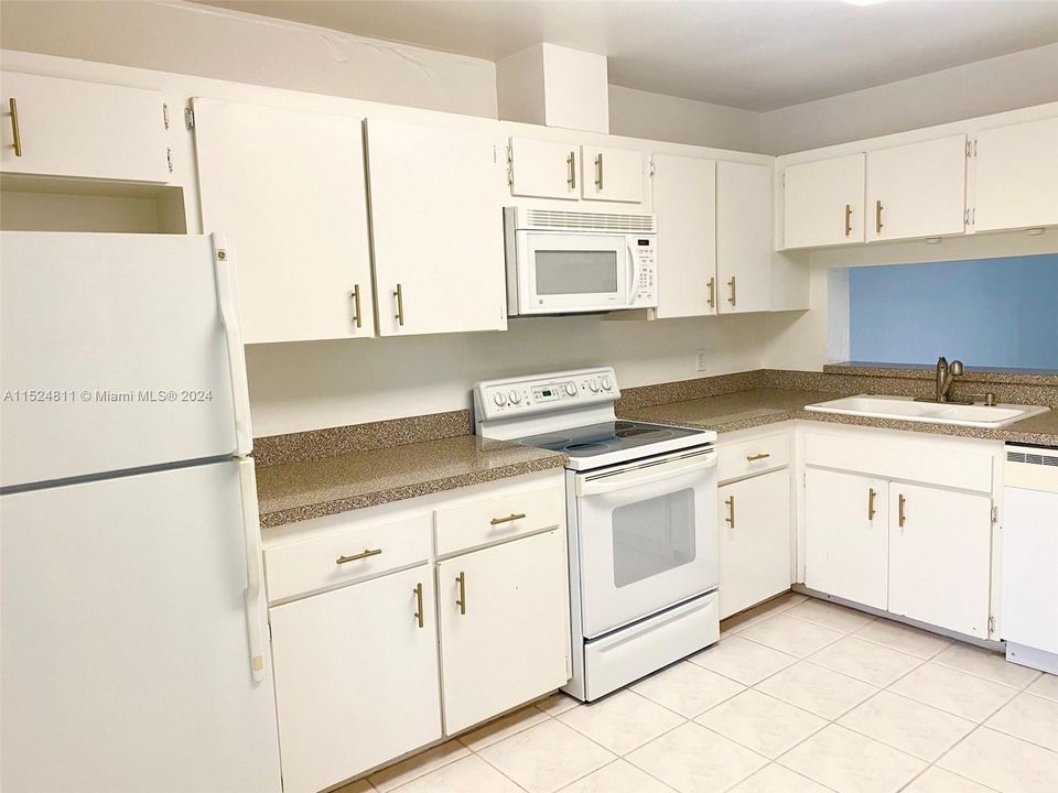 For Sale: $225,000 (2 beds, 2 baths, 1341 Square Feet)