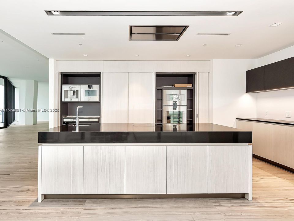 Recently Rented: $35,500 (4 beds, 5 baths, 4755 Square Feet)