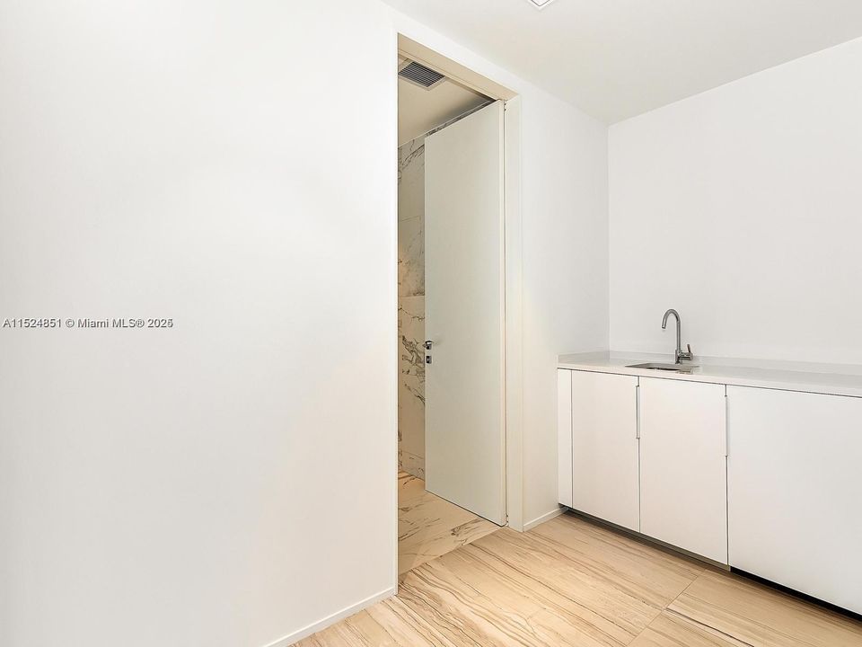 Recently Rented: $35,500 (4 beds, 5 baths, 4755 Square Feet)